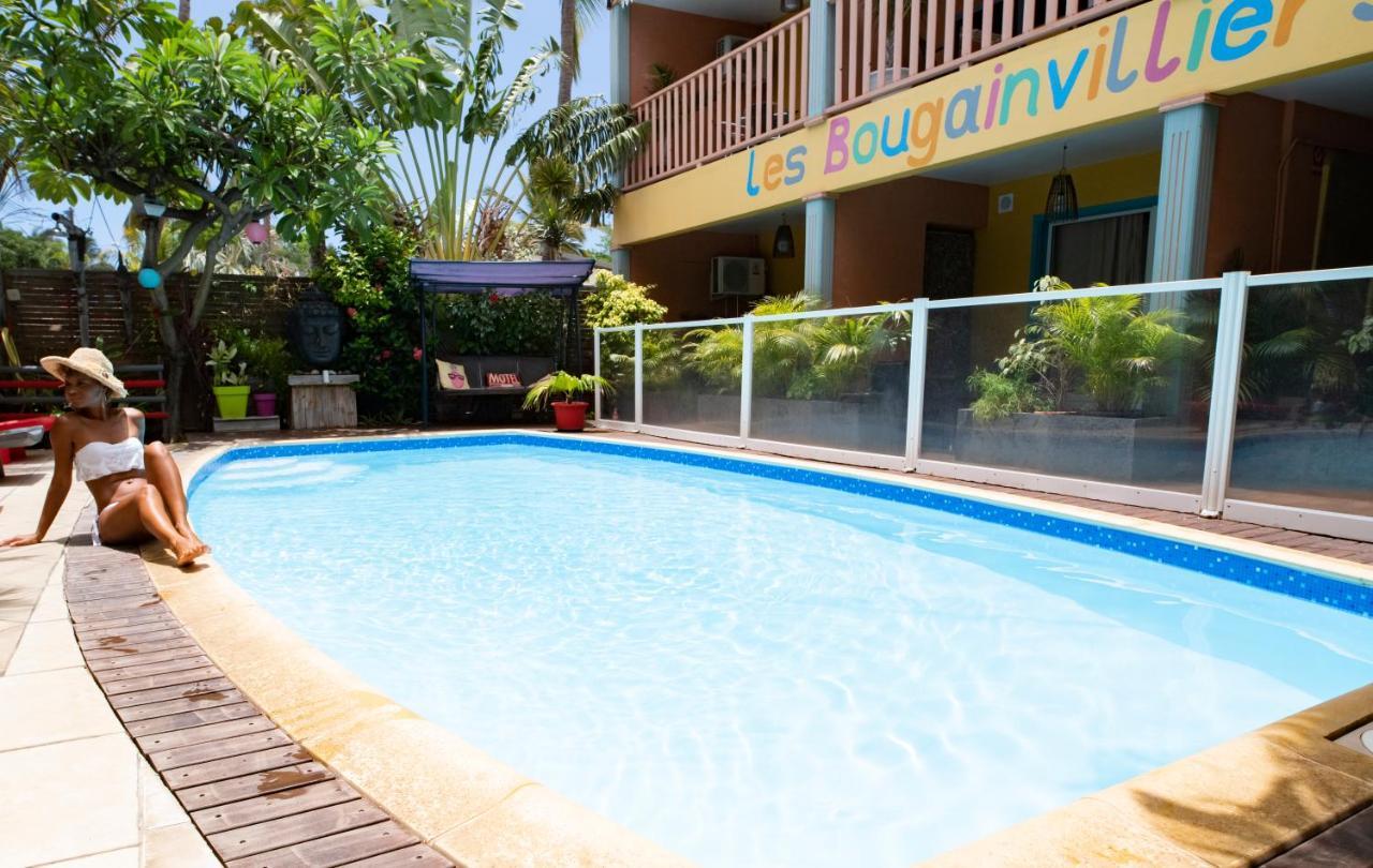 Hotel Les Bougainvilliers Сен Жилс ле Бен Екстериор снимка