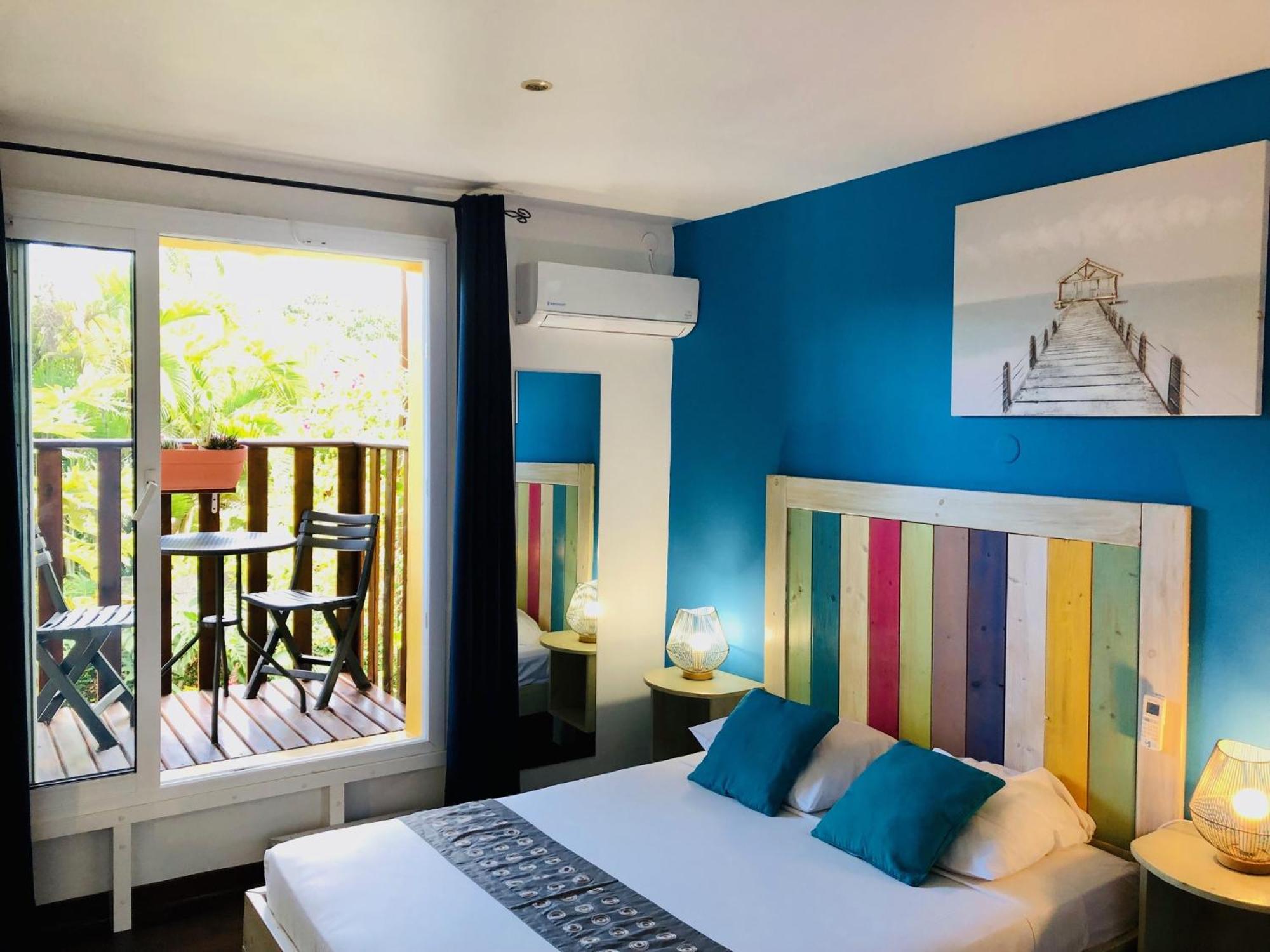 Hotel Les Bougainvilliers Сен Жилс ле Бен Екстериор снимка