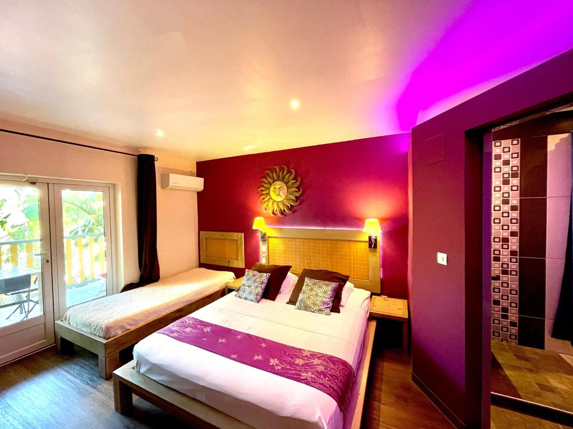 Hotel Les Bougainvilliers Сен Жилс ле Бен Екстериор снимка