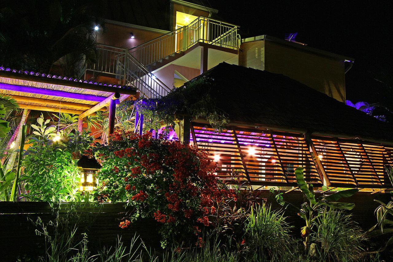 Hotel Les Bougainvilliers Сен Жилс ле Бен Екстериор снимка