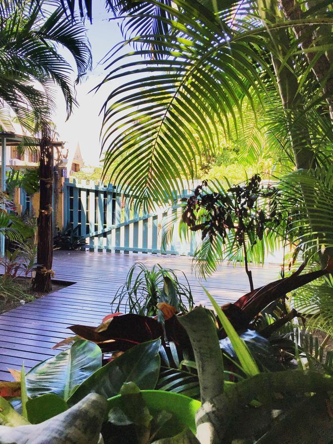 Hotel Les Bougainvilliers Сен Жилс ле Бен Екстериор снимка